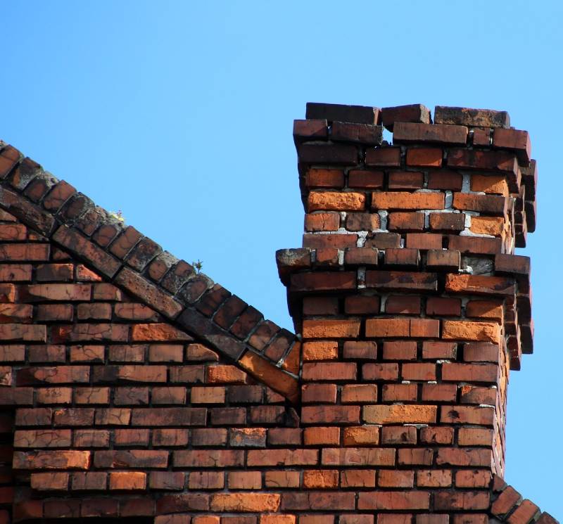 Damaged chimney on an Dundalk home showing cracks and missing mortar